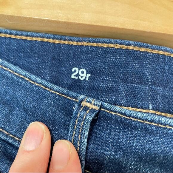 Gap Medium Wash Mid Rise Skinny Jeans 29 Lightly Distressed Raw Hem Stretch - Picture 5 of 9